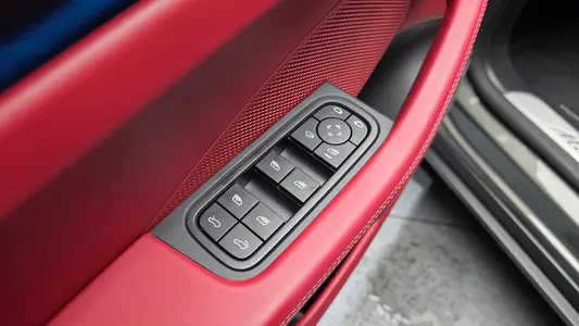 Porsche EV 4S 2025 30