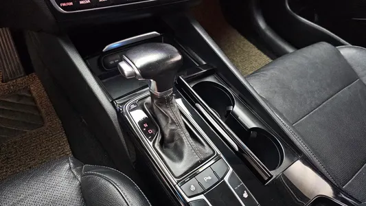 Kia K7 3.0 LPI () 2016 9