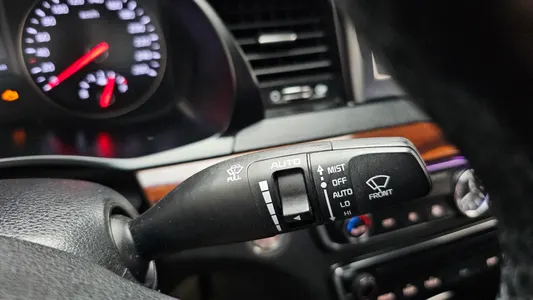 Kia K7 3.0 LPI () 2016 18