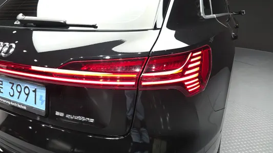 Audi e- 55 2021 24
