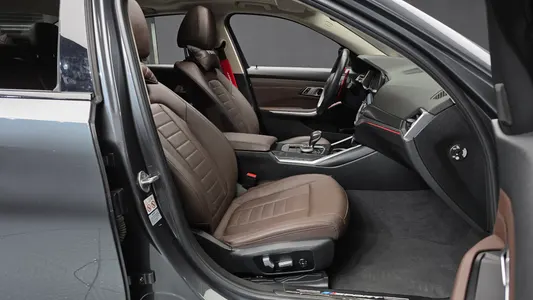 BMW 3 Series (G20) 330e 2020 11