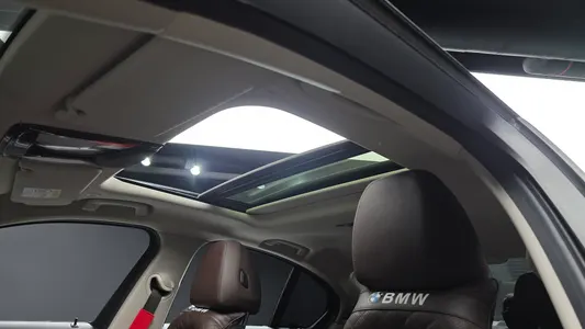 BMW 3 Series (G20) 330e 2020 16