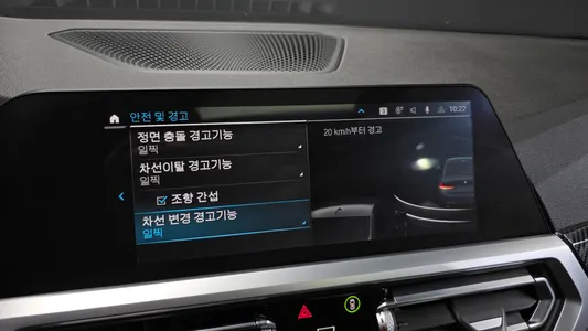 BMW 3 Series (G20) 330e 2020 18