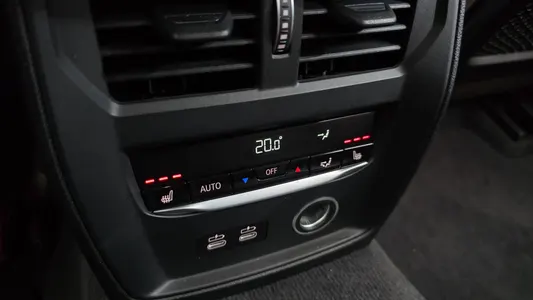 BMW 3 Series (G20) 330e 2020 19