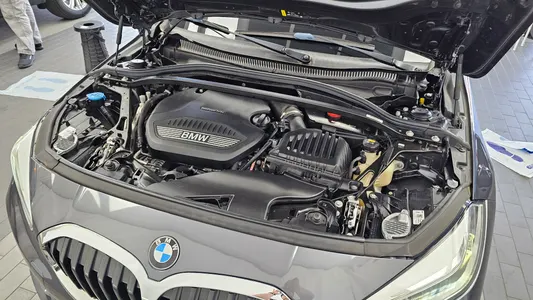 BMW 1 Series (F40) 118d 2020 6