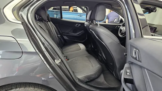 BMW 1 Series (F40) 118d 2020 12