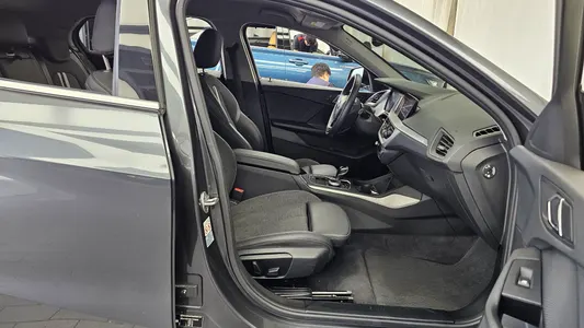 BMW 1 Series (F40) 118d 2020 26