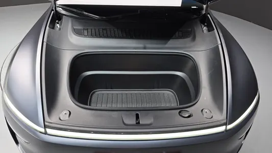 Tesla Y AWD 2025 6