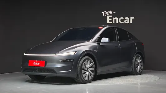 Tesla Y AWD 2025