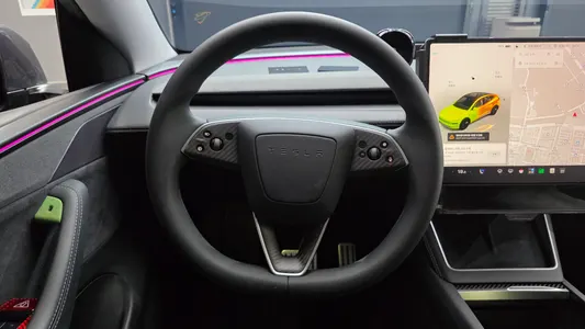Tesla Y AWD 2025 12