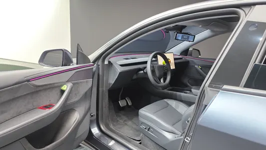Tesla Y AWD 2025 10