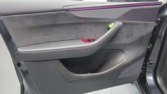 Tesla Y AWD 2025 24