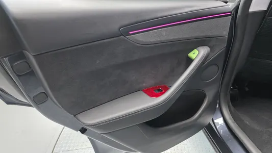 Tesla Y AWD 2025 25