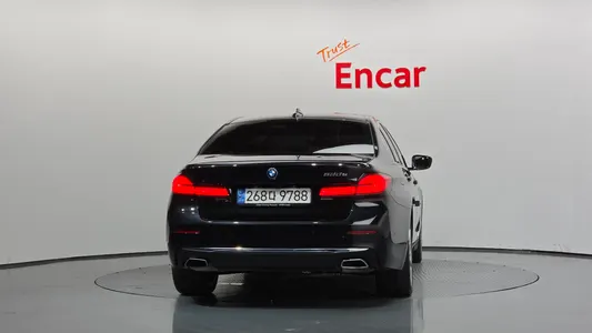 BMW 5 Series (G30) 530e 2022 4