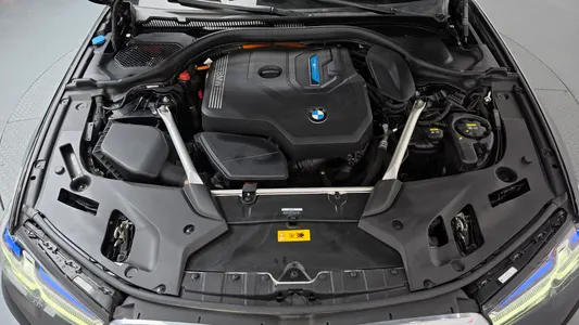 BMW 5 Series (G30) 530e 2022 6