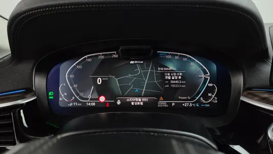 BMW 5 Series (G30) 530e 2022 8