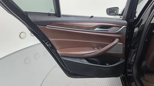 BMW 5 Series (G30) 530e 2022 23