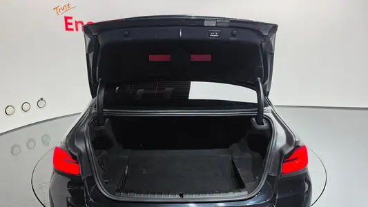 BMW 5 Series (G30) 530e 2022 26