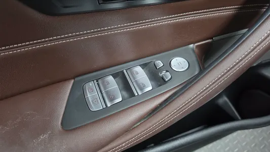 BMW 5 Series (G30) 530e 2022 35