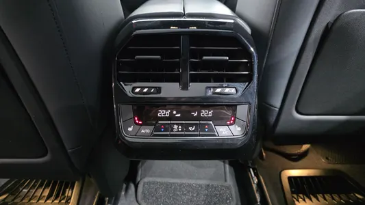 BMW iX xDrive50 2022 31