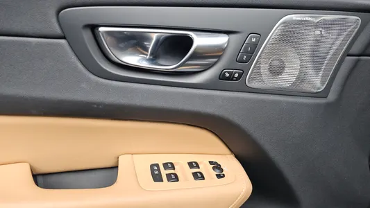 Volvo XC60 2 T8 2024 33