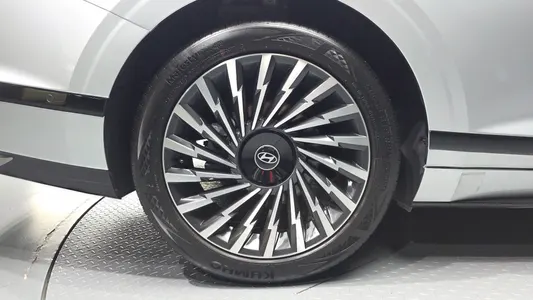 Hyundai (GN7) 2025 5