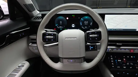 Hyundai (GN7) 2025 13