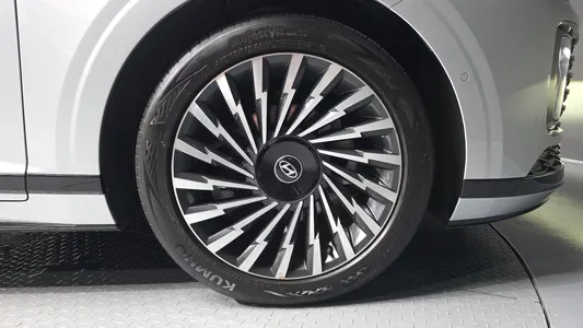 Hyundai (GN7) 2025 22