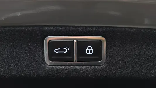 Hyundai (GN7) 2025 32