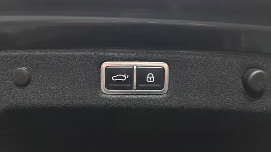 Hyundai (GN7) 2023 32