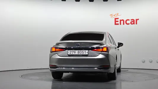 Lexus ES300h 7 2019 4