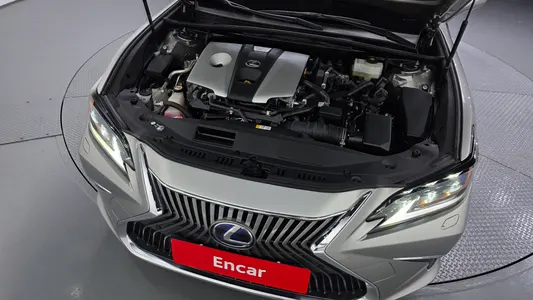 Lexus ES300h 7 2019 6