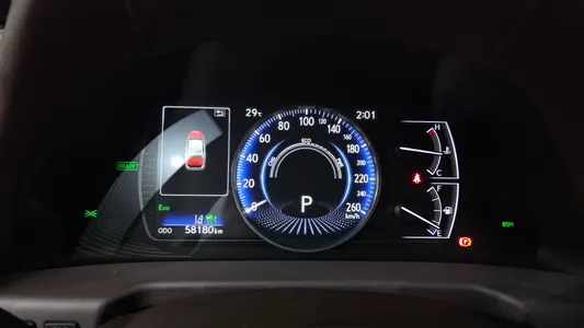 Lexus ES300h 7 2019 8
