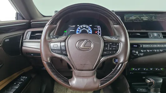 Lexus ES300h 7 2019 14