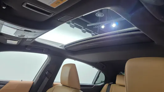 Lexus ES300h 7 2019 16