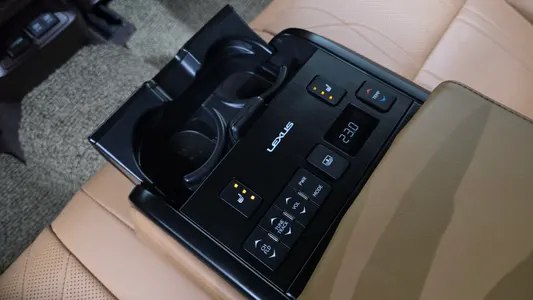 Lexus ES300h 7 2019 18