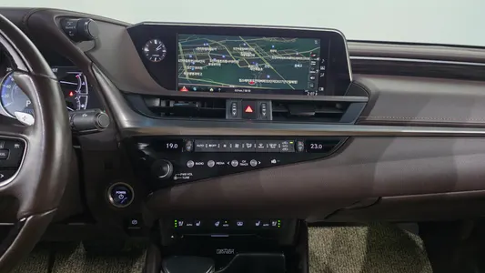Lexus ES300h 7 2019 19