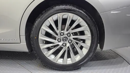 Lexus ES300h 7 2019 21