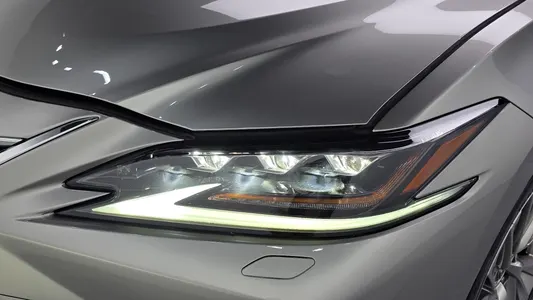 Lexus ES300h 7 2019 22