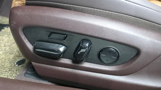 Lexus ES300h 7 2019 32