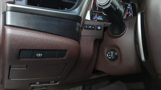 Lexus ES300h 7 2019 28