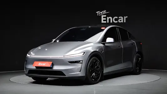 Tesla Y AWD 2025