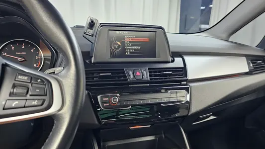 BMW 2 Series Tourer (F45) 2015 12