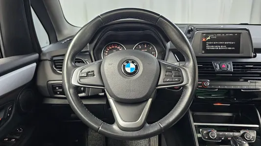 BMW 2 Series Tourer (F45) 2015 13