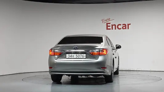 Lexus ES300h 2017 4