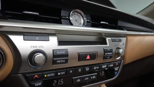Lexus ES300h 2017 36