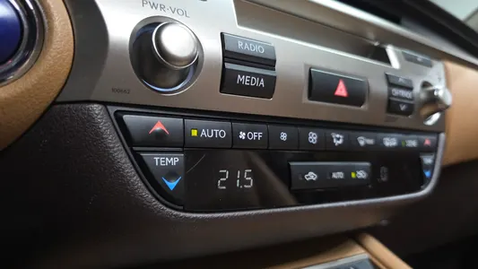 Lexus ES300h 2017 39