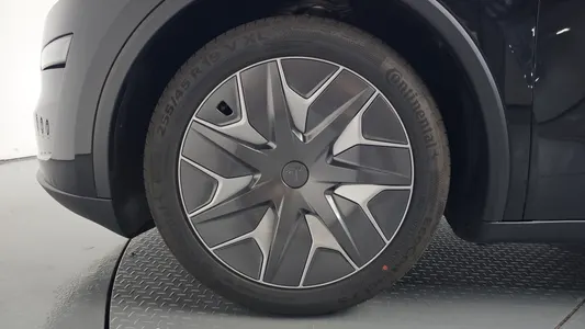 Tesla Y L AWD 2026 5