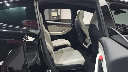 Tesla Y L AWD 2026 11