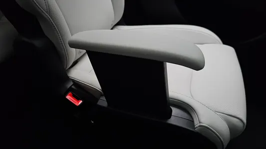 Tesla Y L AWD 2026 37